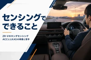 高速道路でハンドルに手を添えて運転支援を使うSUVの運転席
