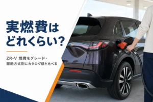 ガソリンスタンドで給油中のSUVの給油口